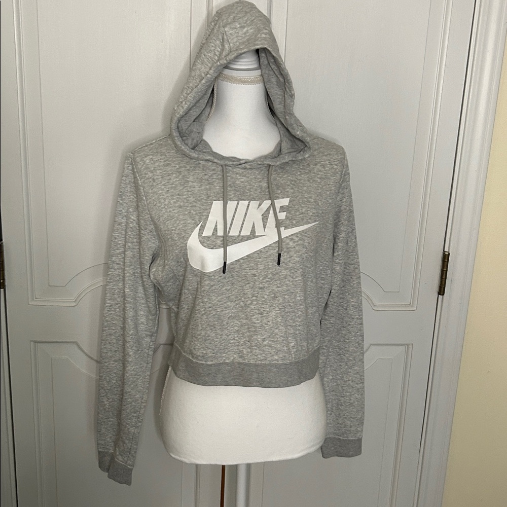 Women’s Nike Cropped Hoodie (M)